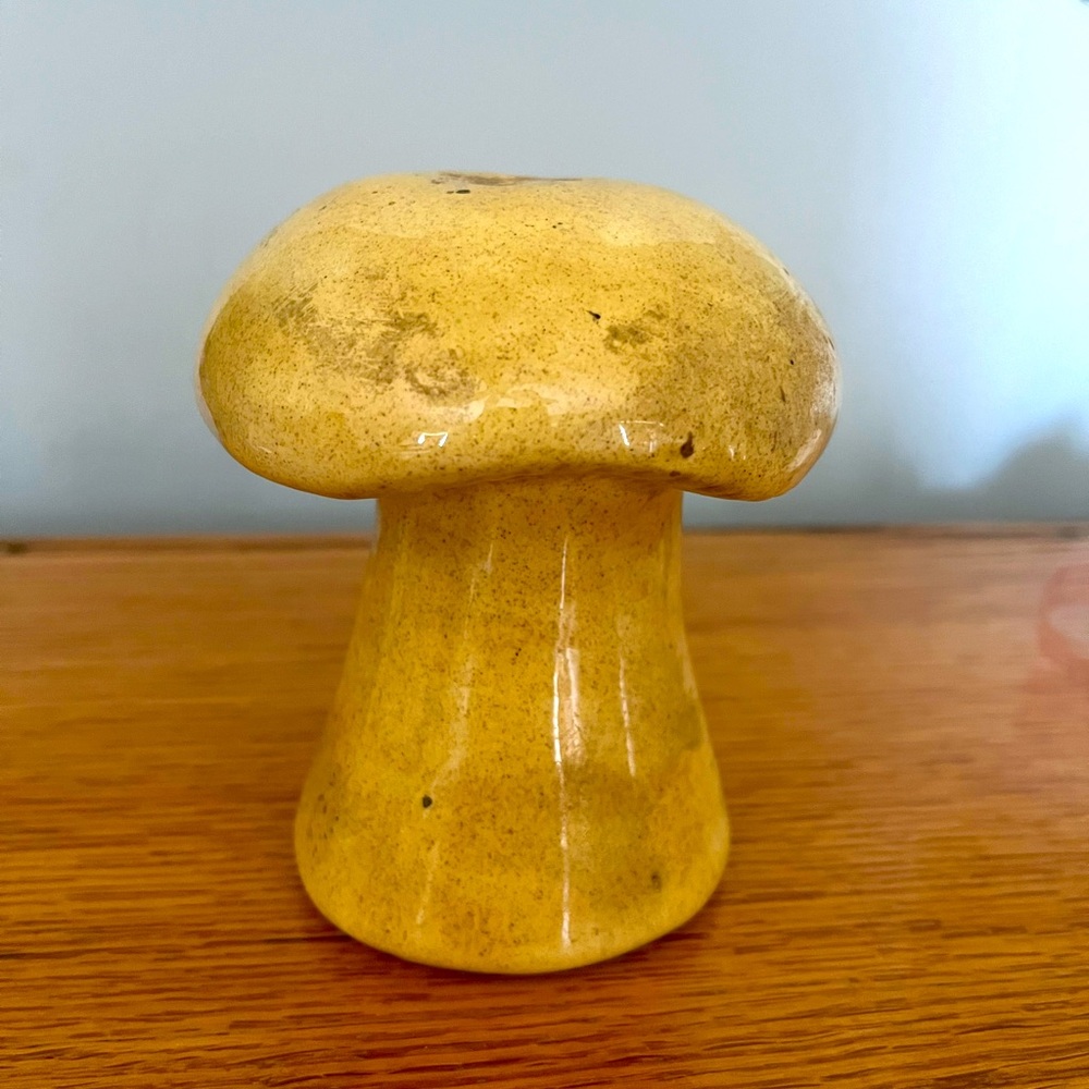 Vintage mushroom spice shaker speckled beige